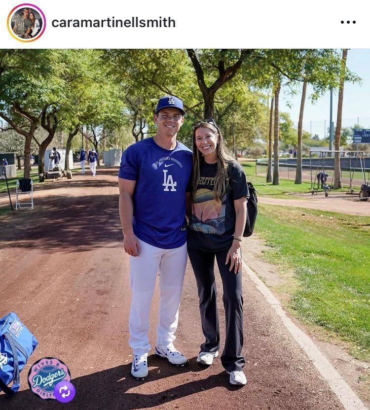 カラ・スミスさんのインスタグラム（ｃａｒａｍａｒｔｉｎｅｌｌｓｍｉｔｈ）より