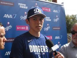 練習後に報道陣の質問に答える佐々木（撮影・小林信行）