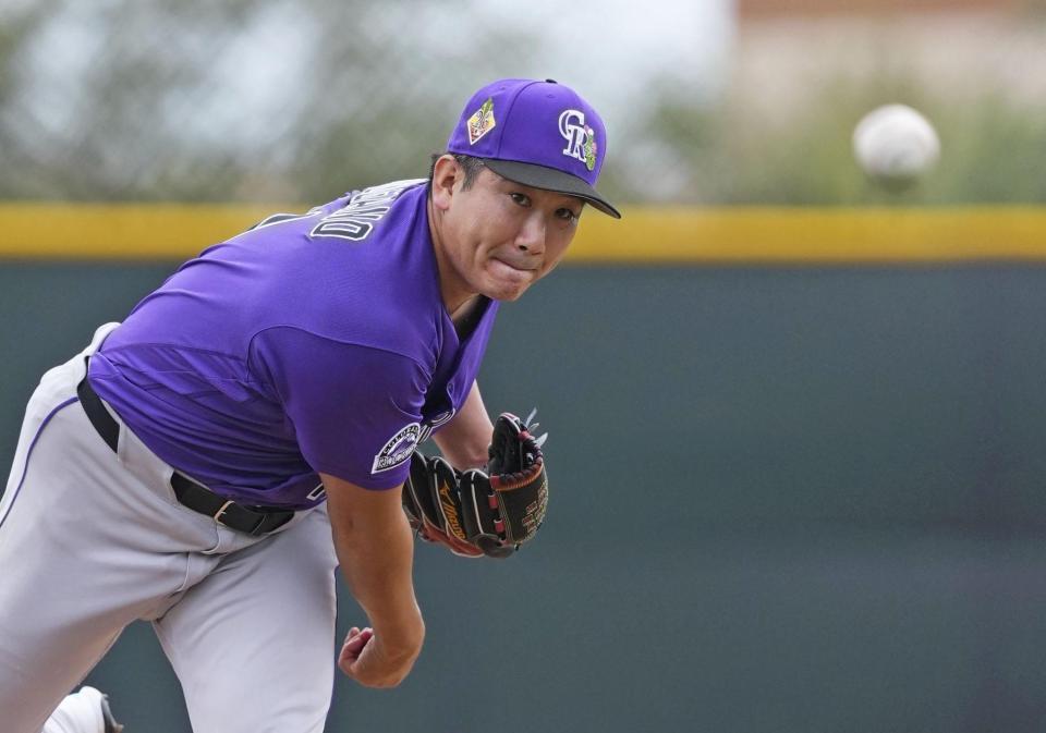 実戦形式に登板したロッキーズ・菅野（共同）