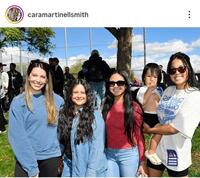 スミスのカラ夫人、ベシアのケイラ夫人ら。カラ夫人のインスタグラム（ｃａｒａｍａｒｔｉｎｅｌｌｓｍｉｔｈ）より