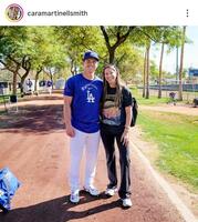 スミスの妻・カラさんのインスタグラム（ｃａｒａｍａｒｔｉｎｅｌｌｓｍｉｔｈ）より