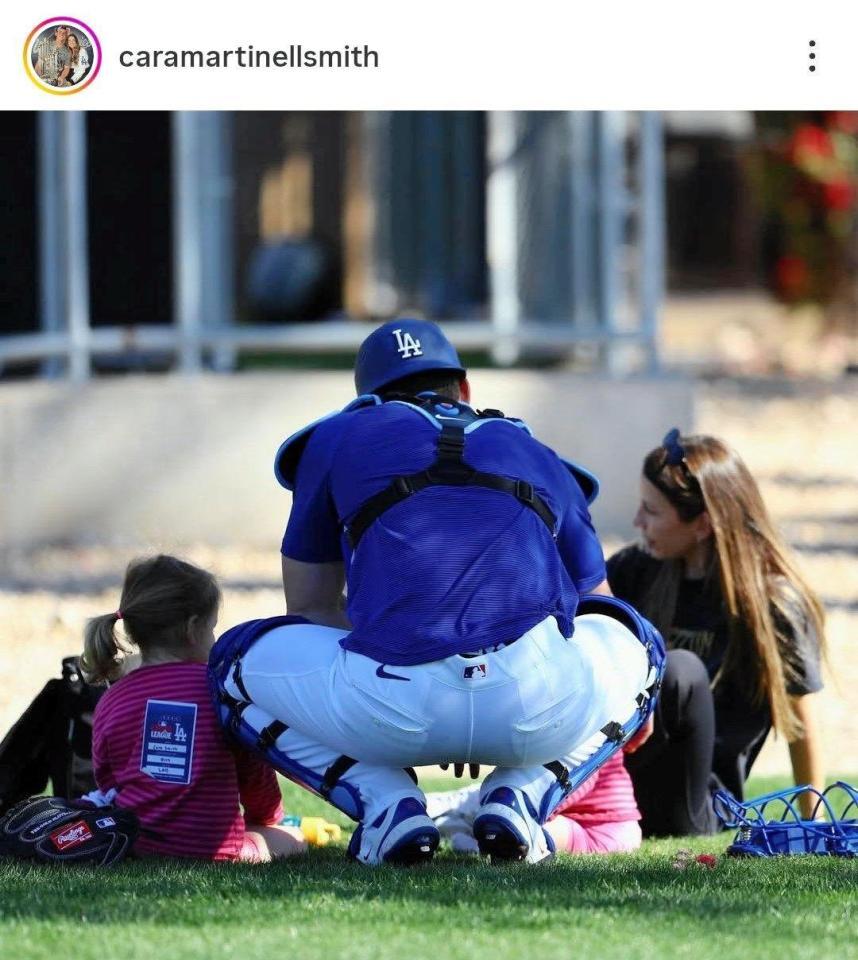 スミスの妻・カラさんのインスタグラム（ｃａｒａｍａｒｔｉｎｅｌｌｓｍｉｔｈ）より