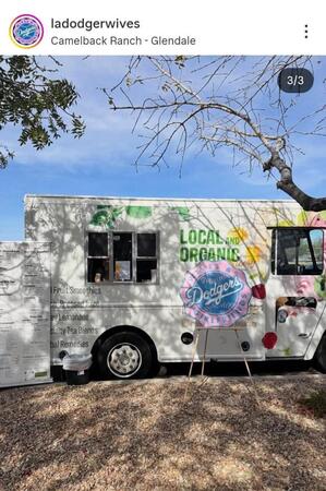 ドジャース奥様会のインスタグラム（＠ｌａｄｏｄｇｅｒｗｉｖｅｓ）から