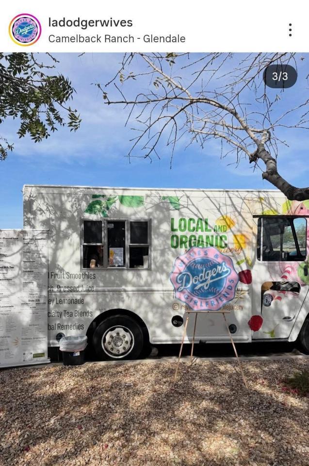 ドジャース奥様会のインスタグラム（＠ｌａｄｏｄｇｅｒｗｉｖｅｓ）から