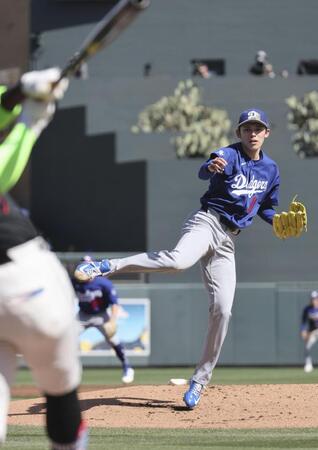 　ダイヤモンドバックス戦に先発した佐々木。１回１／３を投げ３安打３失点だった（共同）