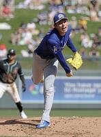 　ダイヤモンドバックス戦に先発した佐々木。１回１／３を投げ３安打３失点だった（共同）