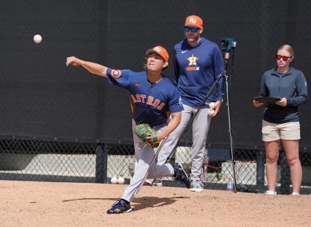 　ブルペンで投球練習するアストロズ・今井＝ウェストパームビーチ（共同）
