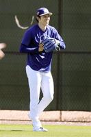 遠投する佐々木（共同）