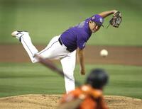 　ジャイアンツ戦に先発したロッキーズ・菅野＝スコッツデール（共同）