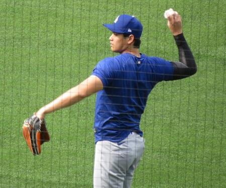 【写真】大谷翔平 古巣エンゼルスとオープン戦 髪切って襟足スッキリ トラウトと笑顔ハグ