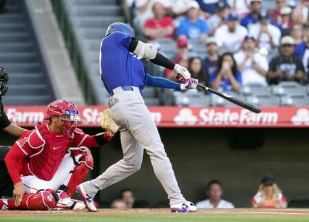 　エンゼルス戦の１回、中飛に倒れるドジャース・大谷＝アナハイム（共同）