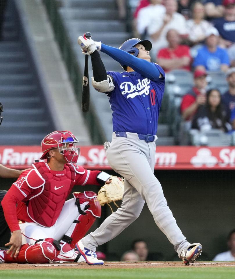 　エンゼルス戦の１回、中飛に倒れるドジャース・大谷＝アナハイム（共同）
