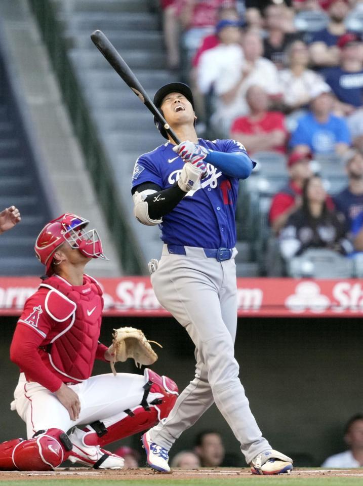 　エンゼルス戦の１回、中飛に倒れたドジャース・大谷＝アナハイム（共同）