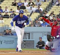 　エンゼルス戦の１回、見逃し三振に倒れたドジャース・大谷＝ロサンゼルス（共同）