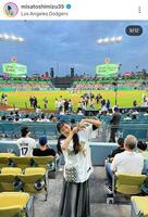 夫婦でドジャースタジアムへ。２５年９月２１日付の清水みさとのインスタグラム＠ｍｉｓａｔｏｓｈｉｍｉｚｕ３５より