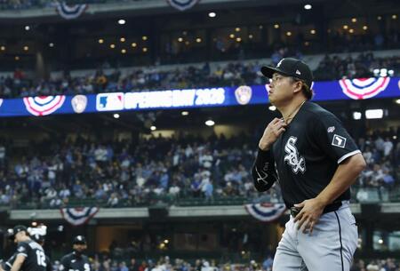 　ブルワーズとの開幕戦に臨むホワイトソックス・村上＝ミルウォーキー（共同）