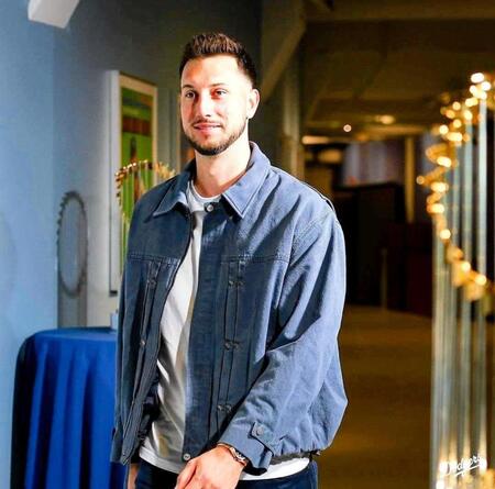 　　球場入りするタッカー（ロサンゼルス・ドジャース提供）