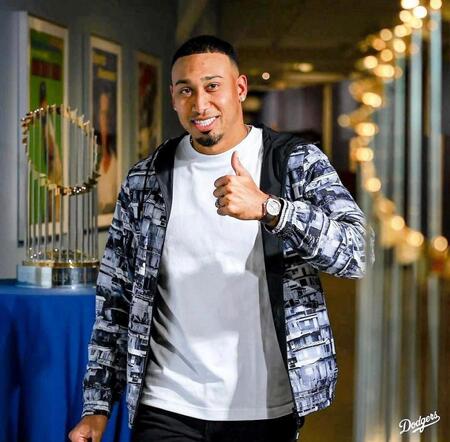 　　球場入りするディアス（ロサンゼルス・ドジャース提供）