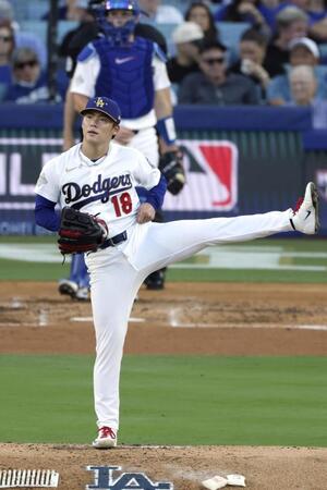 　ダイヤモンドバックスとの開幕戦に先発し、６回２失点で勝利投手となったドジャース・山本。２年連続で開幕戦白星を挙げた＝ロサンゼルス（共同）