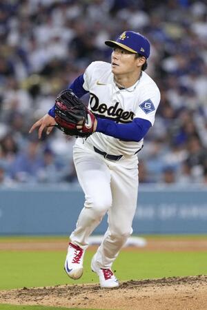 　ダイヤモンドバックスとの開幕戦に先発し、６回２失点で勝利投手となったドジャース・山本。２年連続で開幕戦白星を挙げた＝ロサンゼルス（共同）