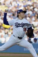 　ダイヤモンドバックスとの開幕戦に先発したドジャースの山本由伸。２年連続の開幕投手を務めた＝26日、ロサンゼルス（共同）