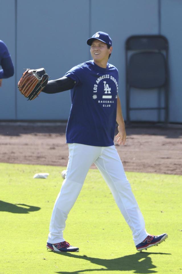 　キャッチボールを終えたドジャース・大谷＝ロサンゼルス（共同）