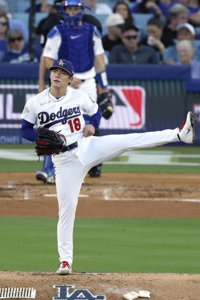 　ダイヤモンドバックスとの開幕戦に先発し、６回２失点で勝利投手となったドジャース・山本。２年連続で開幕戦白星を挙げた＝ロサンゼルス（共同）