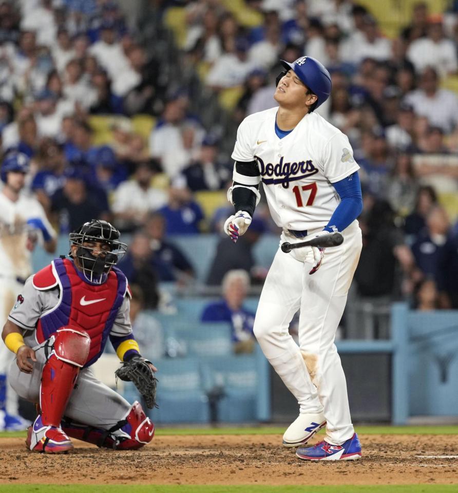 　ダイヤモンドバックス戦の７回、死球を受けたドジャース・大谷＝ロサンゼルス（共同）