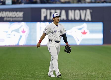 アスレチックスとの開幕戦に臨む岡本＝トロント（共同）