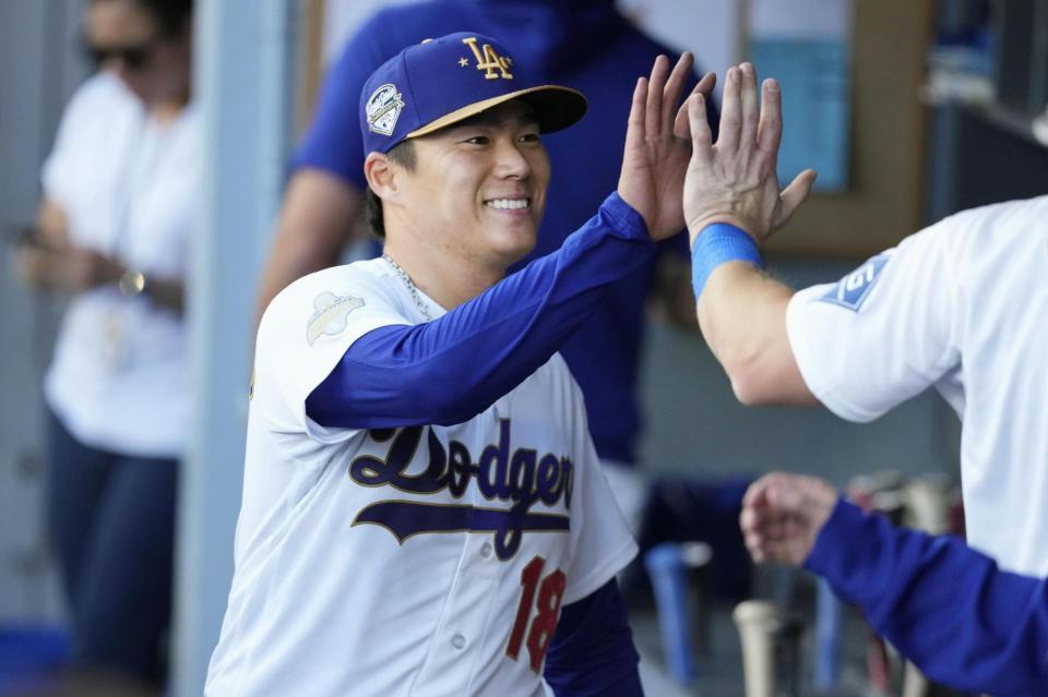 　米大リーグ、ダイヤモンドバックスとの開幕戦に先発し、６回２失点で勝利投手となったドジャース・山本由伸。２年連続で開幕戦白星を挙げた＝26日、ロサンゼルス（共同）