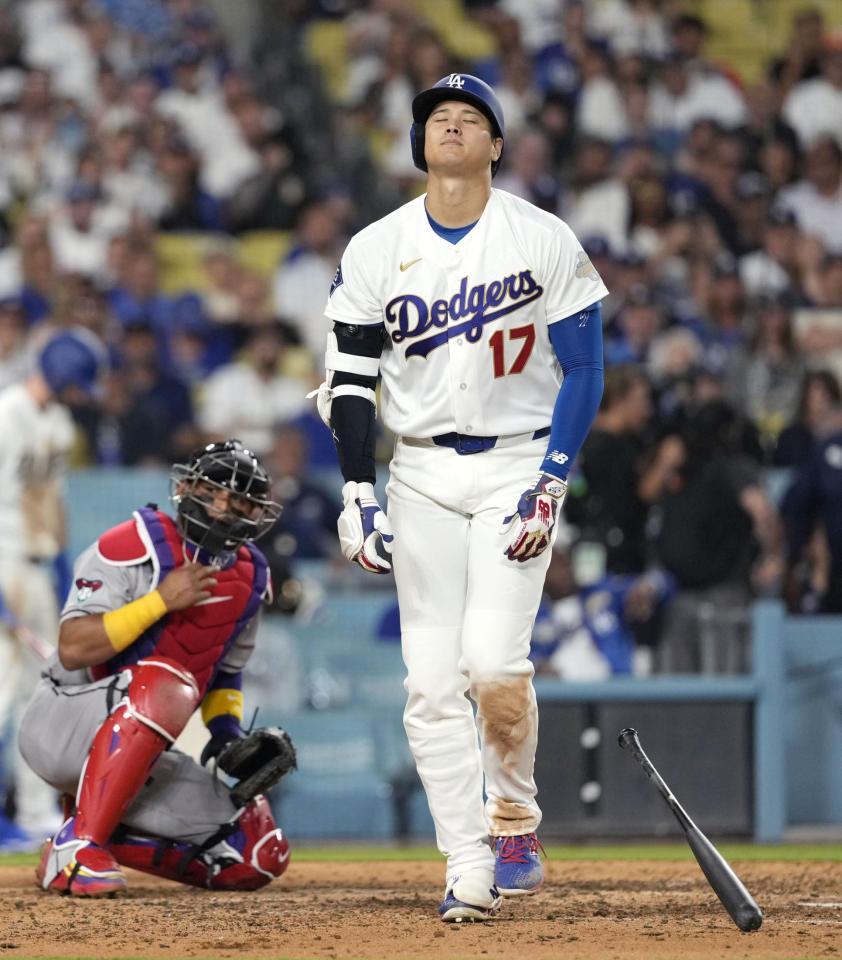 　ダイヤモンドバックス戦の７回、死球を受けたドジャース・大谷＝ロサンゼルス（共同）