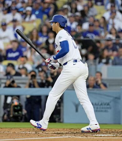 ３回、四球を選んだ大谷（共同）