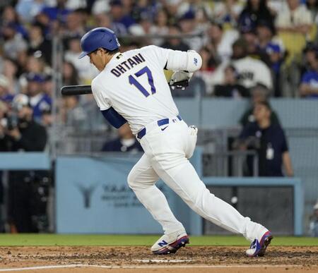 ５回、二ゴロ併殺に倒れる大谷（共同）