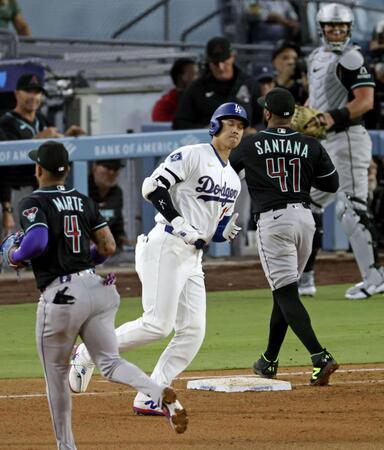 ５回、二ゴロ併殺に倒れた大谷（共同）