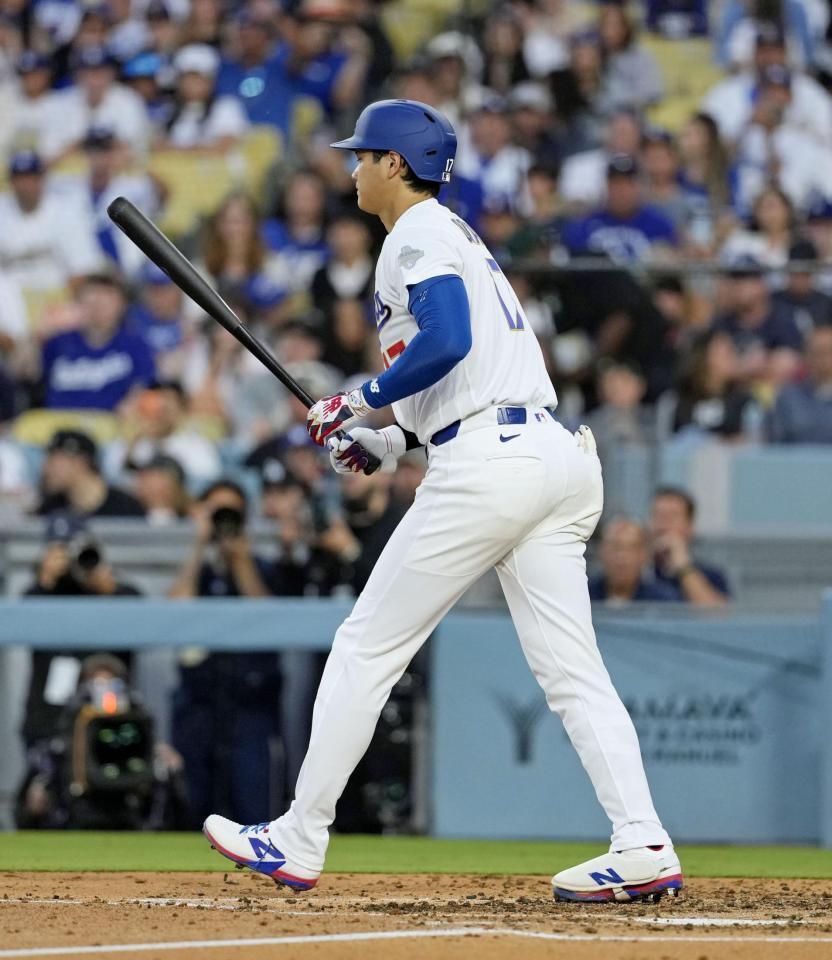 ３回、四球を選んだ大谷（共同）