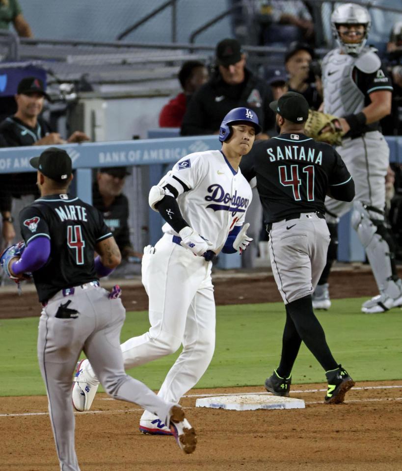 ５回、二ゴロ併殺に倒れた大谷（共同）