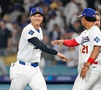 　開幕３連勝に笑顔を見せる大谷（共同）