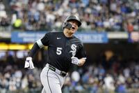 ２回、３号ソロを放った村上。日本勢初のメジャーデビューから３試合連続本塁打となった（共同）