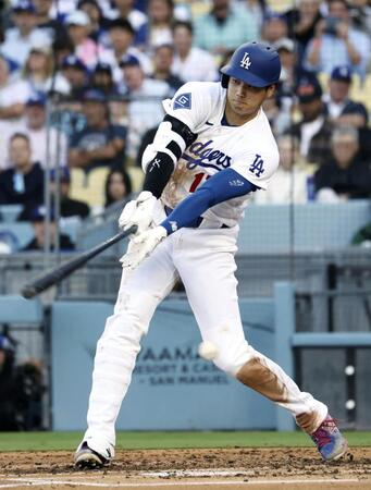 ３回、空振り三振に倒れる大谷（共同）