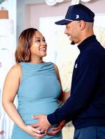 ベッツ（左）と妻・ブリアンナさん。ブリアンナさんのインスタグラム（ｍｒｓｂｒｉａｎｎａｂｅｔｔｓ）より