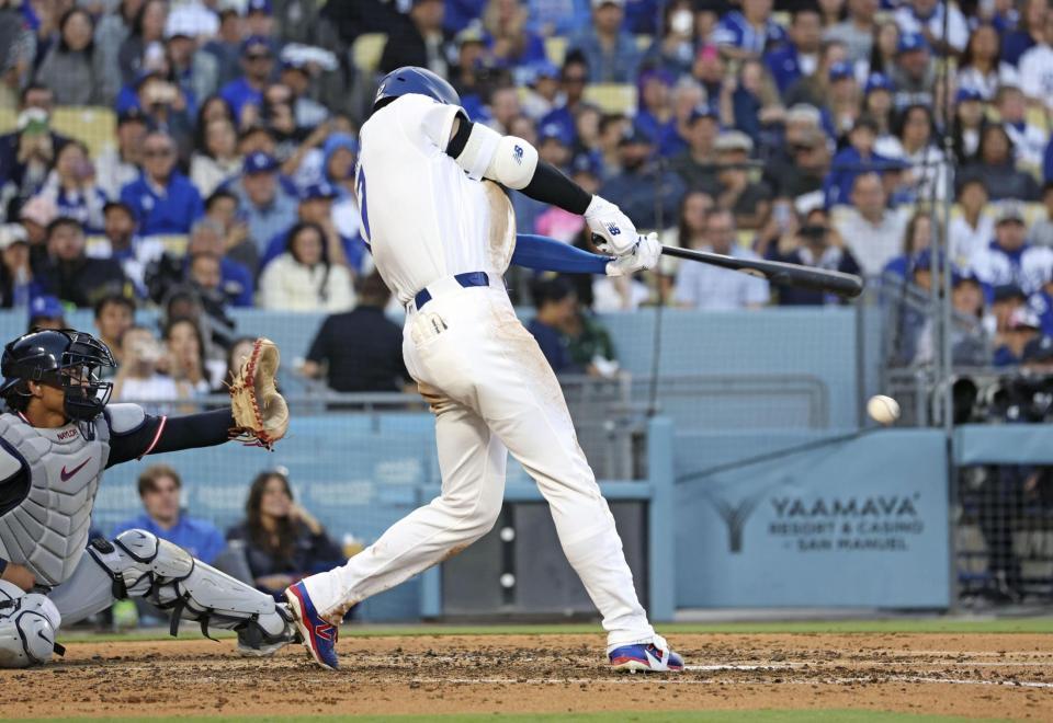 ６回、二ゴロ併殺に倒れる大谷（共同）