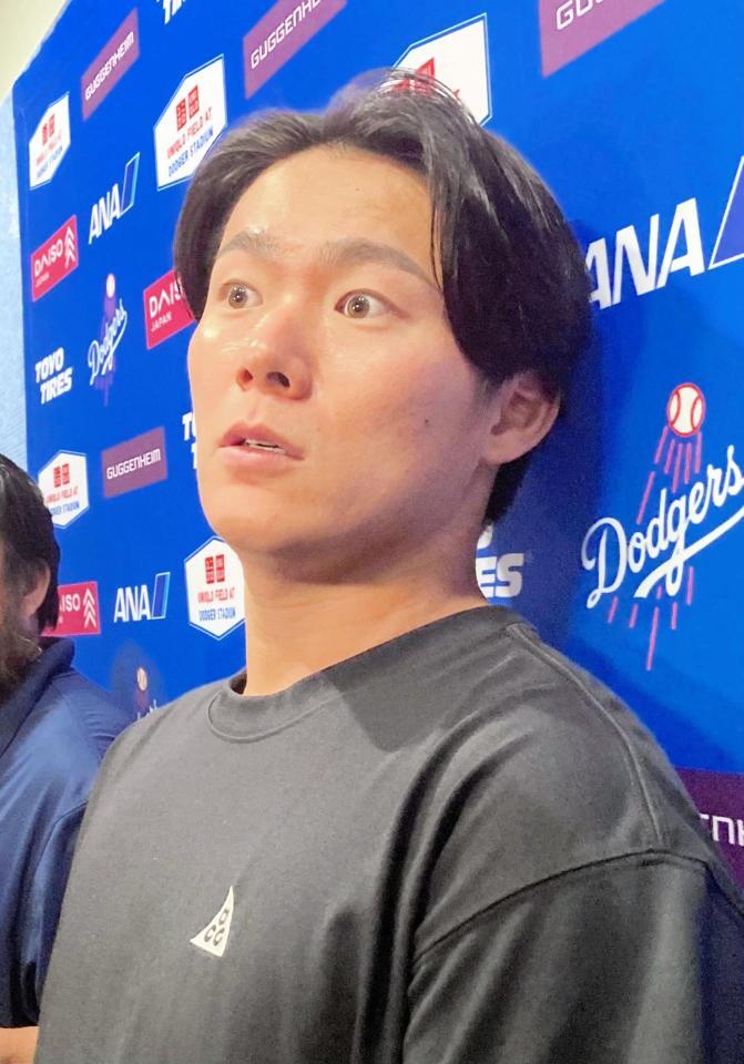 試合後、報道陣の質問に答える山本（撮影・小林信行）