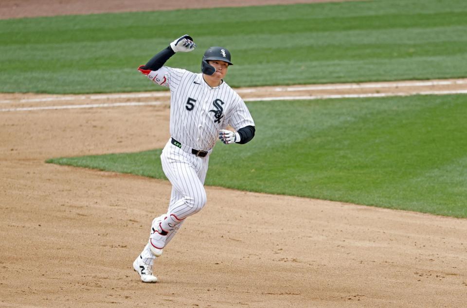 　ブルージェイズ戦の６回、日米通算２５０本塁打となる４号２ランを放ち塁を回るホワイトソックス・村上＝シカゴ（共同）