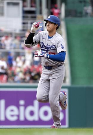 　ナショナルズ戦の３回、２号ソロを放ったドジャース・大谷＝ワシントン（共同）