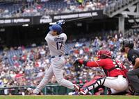 　ナショナルズ戦の３回、２号ソロを放つドジャース・大谷＝ワシントン（共同）