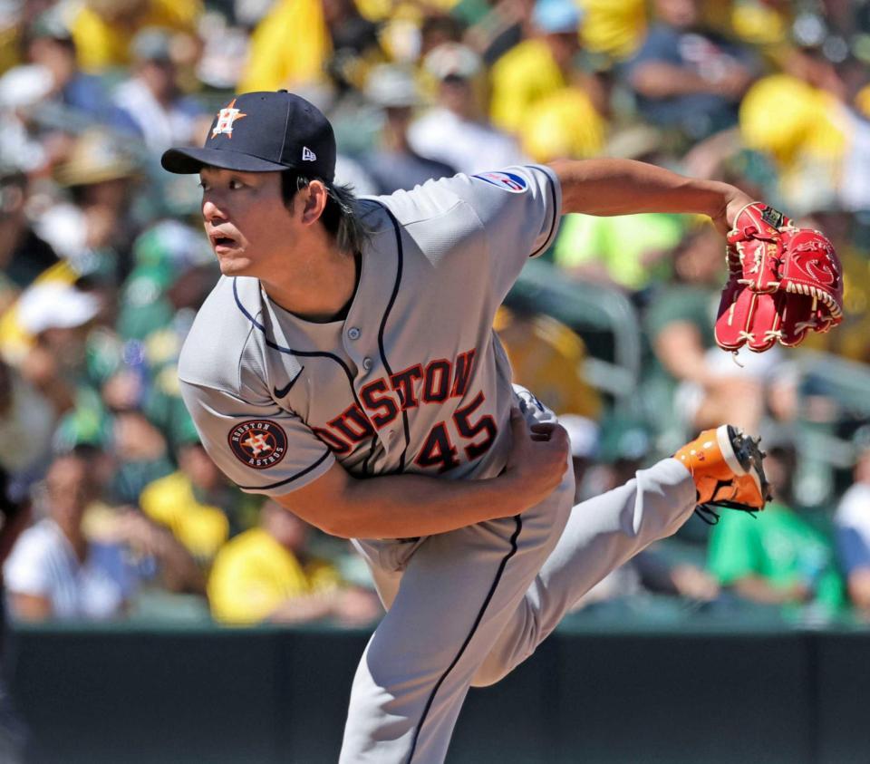 　メジャー初勝利を挙げた今井（共同）