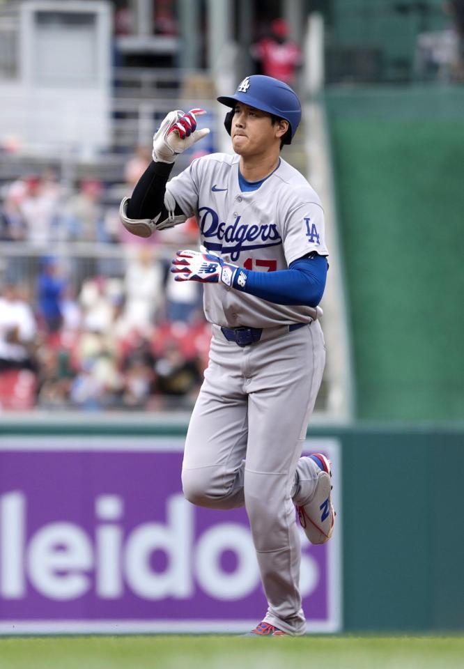 　ナショナルズ戦の３回、２号ソロを放ったドジャース・大谷＝ワシントン（共同）