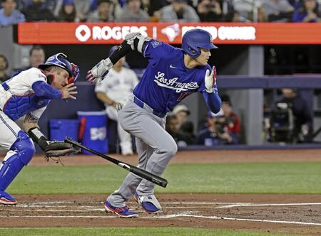 ３回、投手内野安打を放つ大谷（共同）