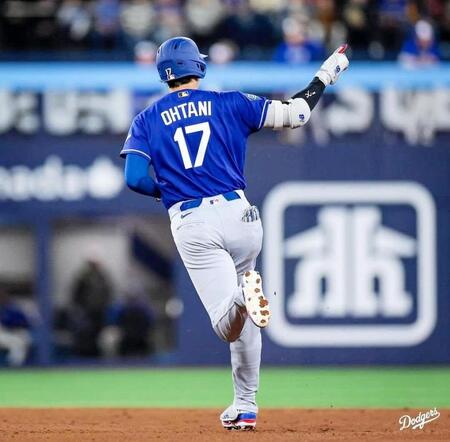 ６回、３号ソロを放ちダイヤモンドを一周する大谷（ロサンゼルス・ドジャース提供）