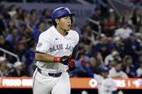 ブルージェイズ・岡本和真（提供・共同通信社)